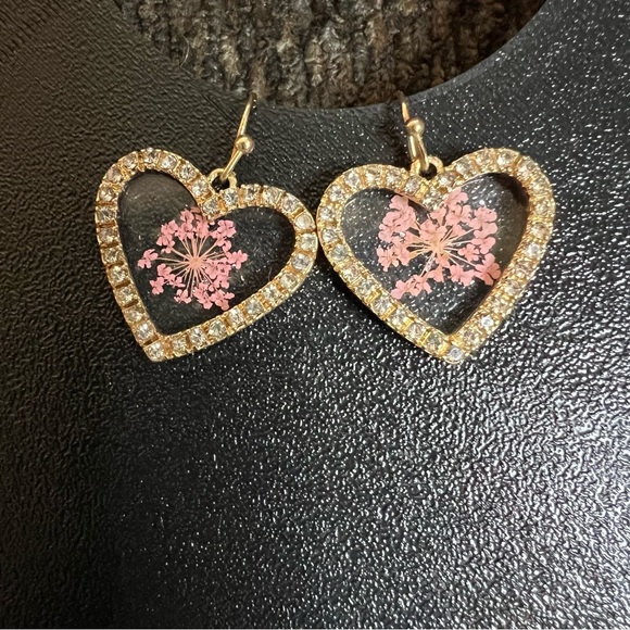 Hot Topic Jewelry - NWOT Heart Dried Flower Drop Earrings